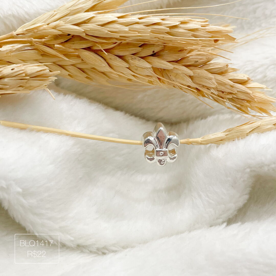 Berloque Flor de Lis Passador Liso Prateado